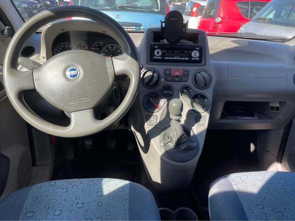 
								Fiat Panda 1.1 Active full									