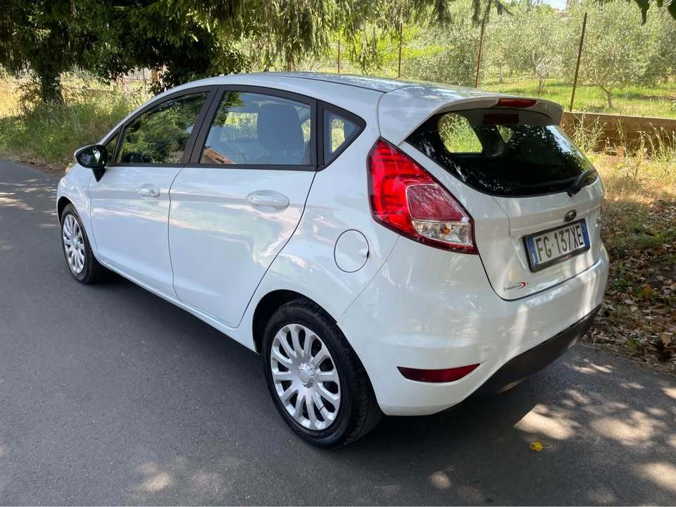 
								Ford Fiesta 1.5 TDCi full									