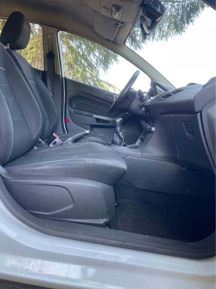 
								Ford Fiesta 1.5 TDCi full									