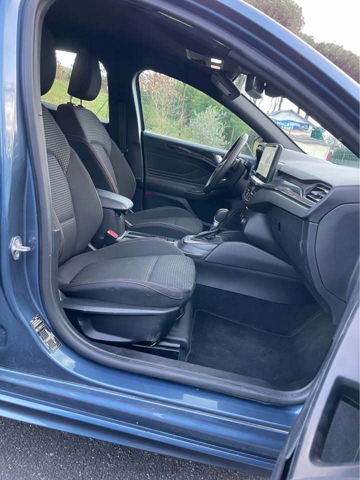 
								FORD Focus EcoBoost Hybrid full									