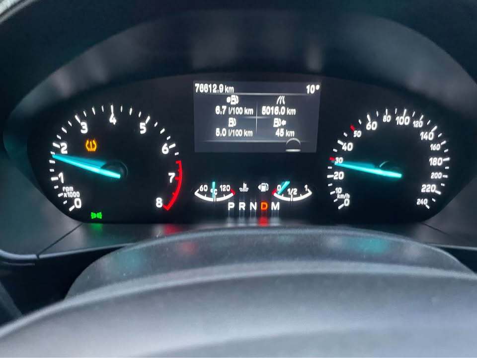 
								FORD Focus EcoBoost Hybrid full									