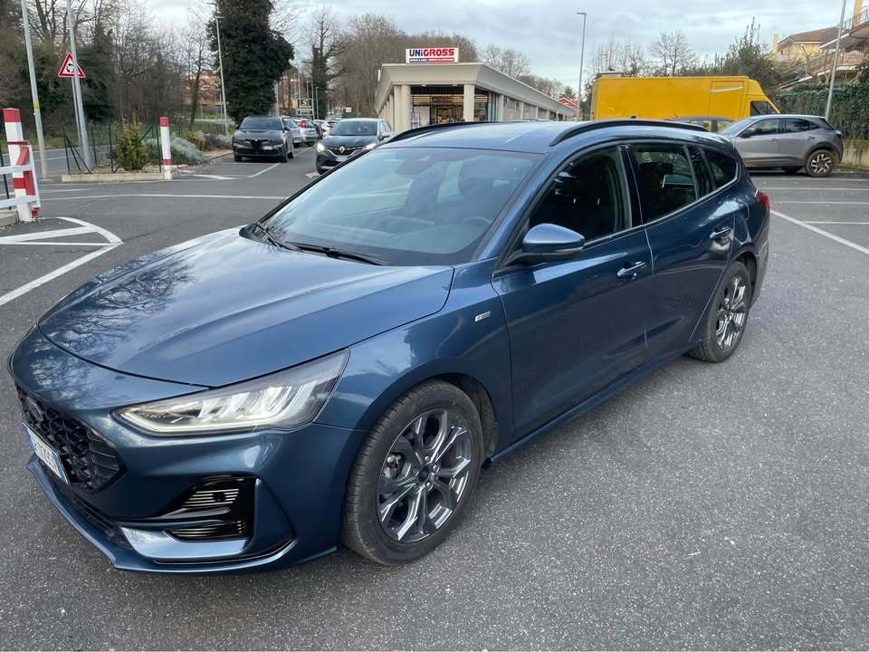 
								FORD Focus EcoBoost Hybrid full									
