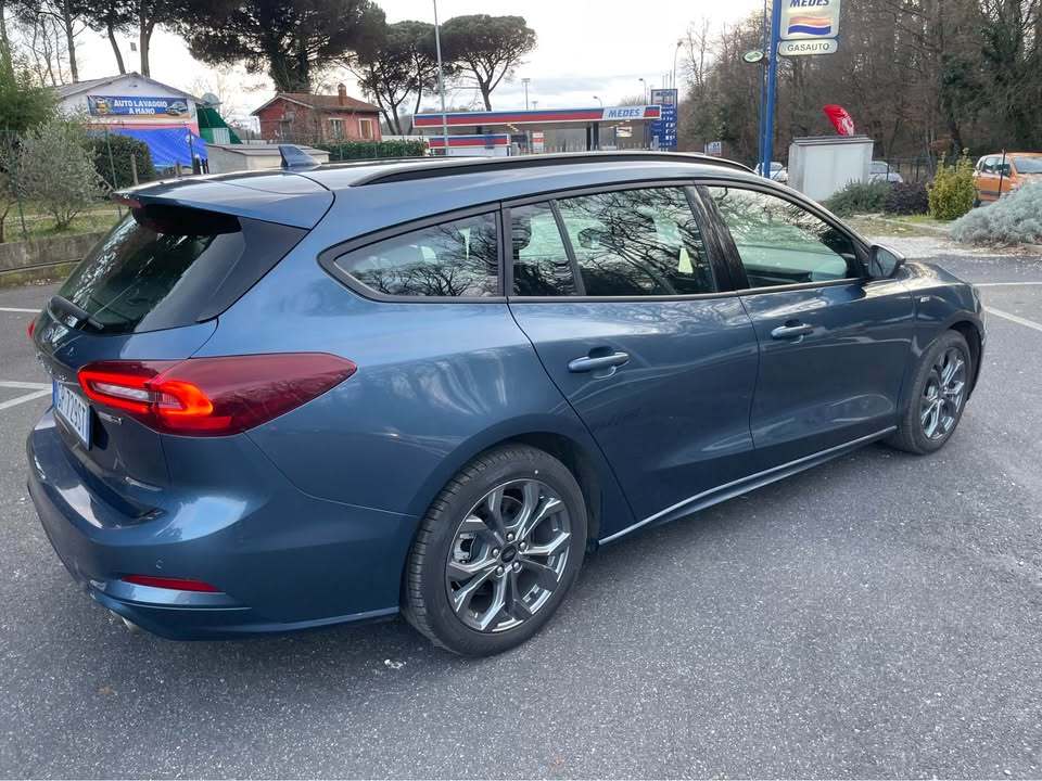 
								FORD Focus EcoBoost Hybrid full									