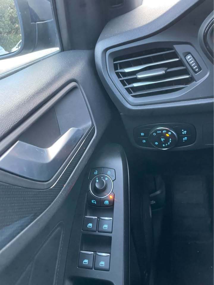 
								FORD Focus EcoBoost Hybrid full									