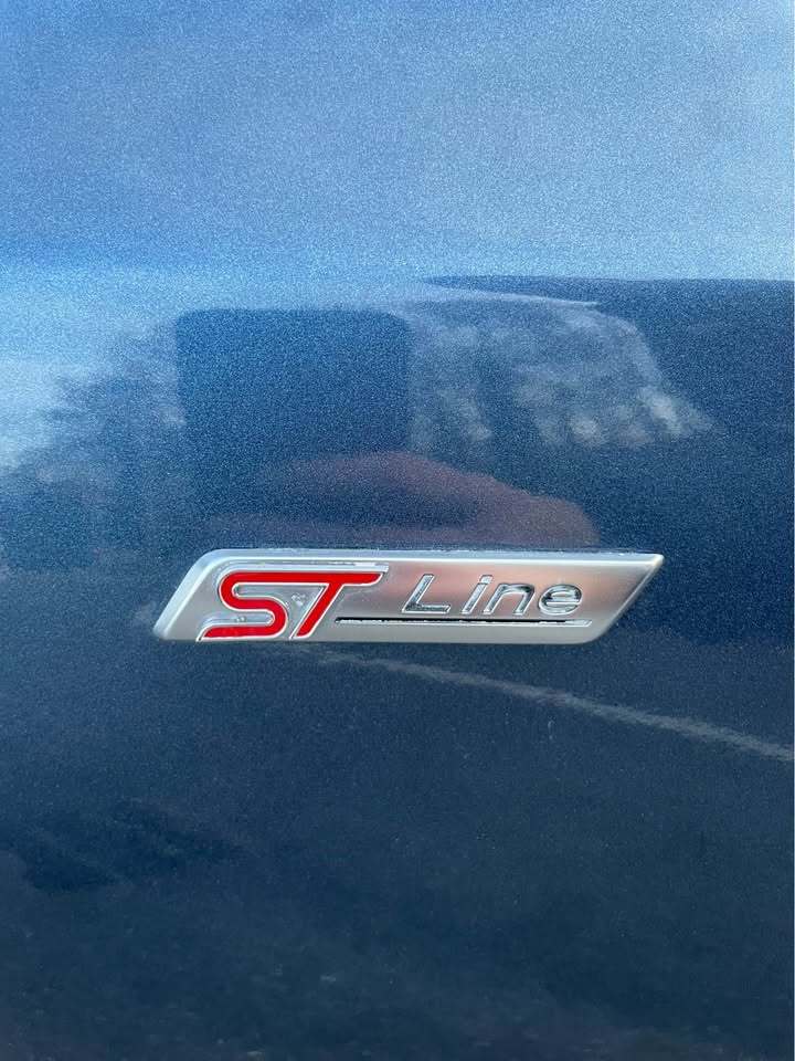 
								FORD Focus EcoBoost Hybrid full									