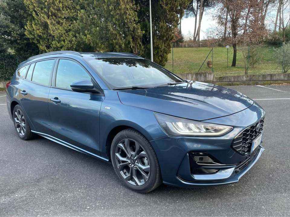 
								FORD Focus EcoBoost Hybrid full									