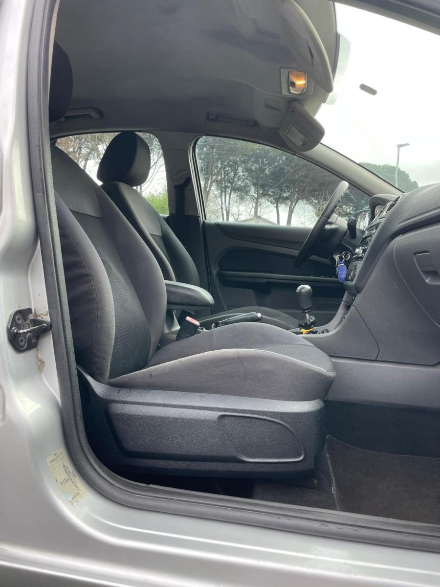 
								Ford Focus 1.6 TDCi 2004 full									