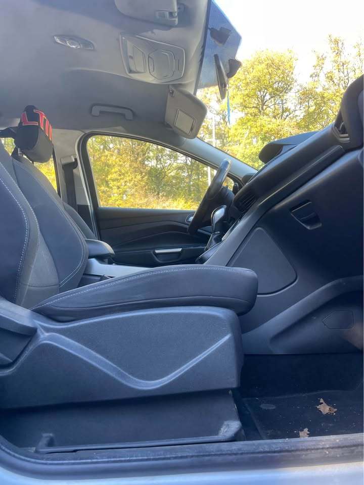 
								FORD Kuga 2a serie 1.5 TDCI full									