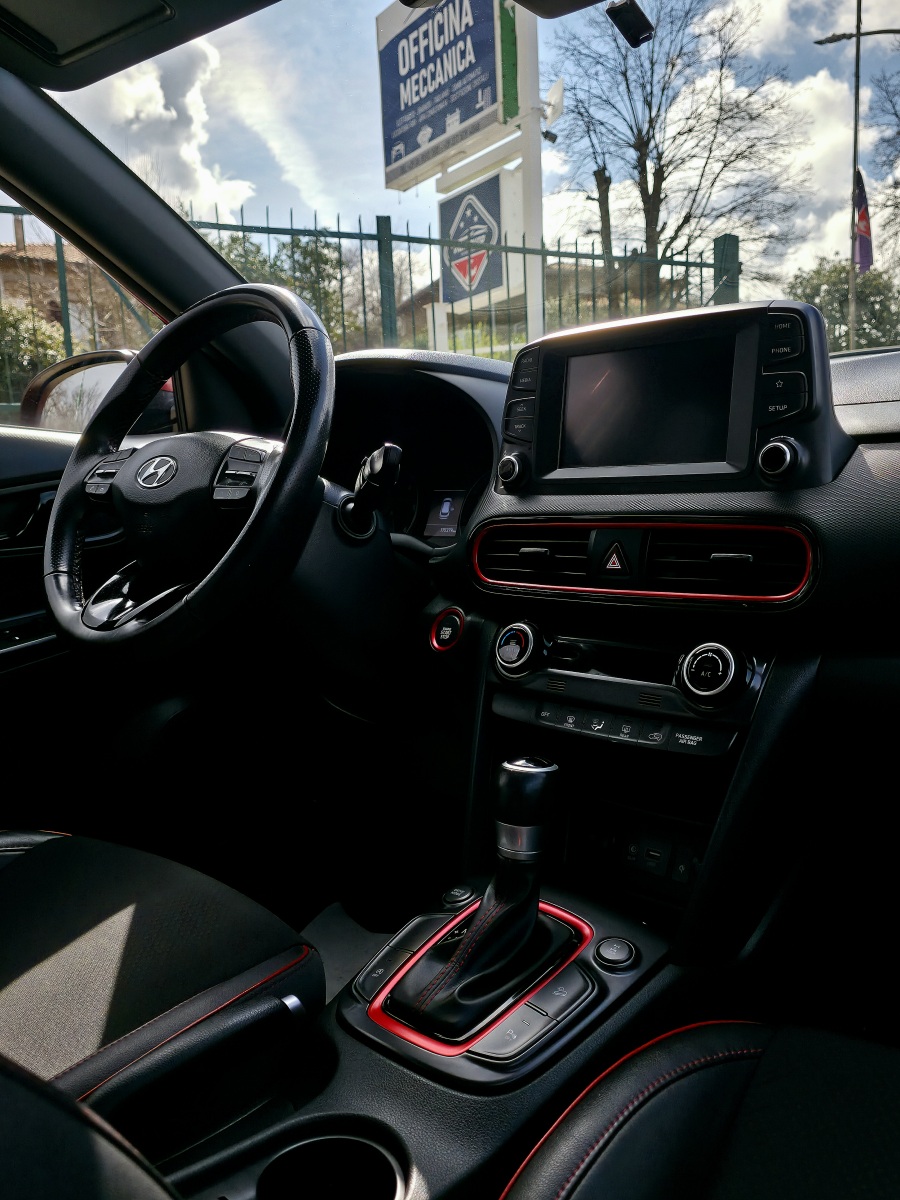 
								HYUNDAI Kona 1.6 CRDI full									