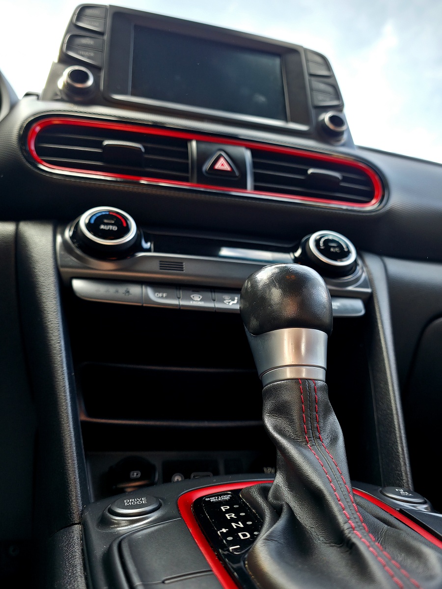 
								HYUNDAI Kona 1.6 CRDI full									