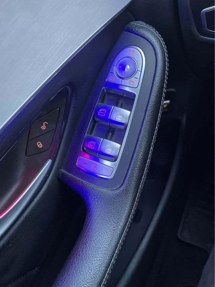 
								MERCEDES GLC Coupe full									