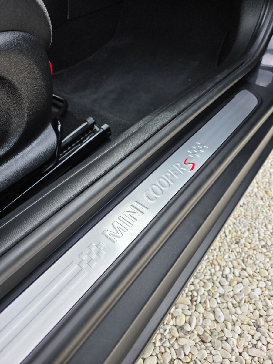 
								MINI Cooper S full									