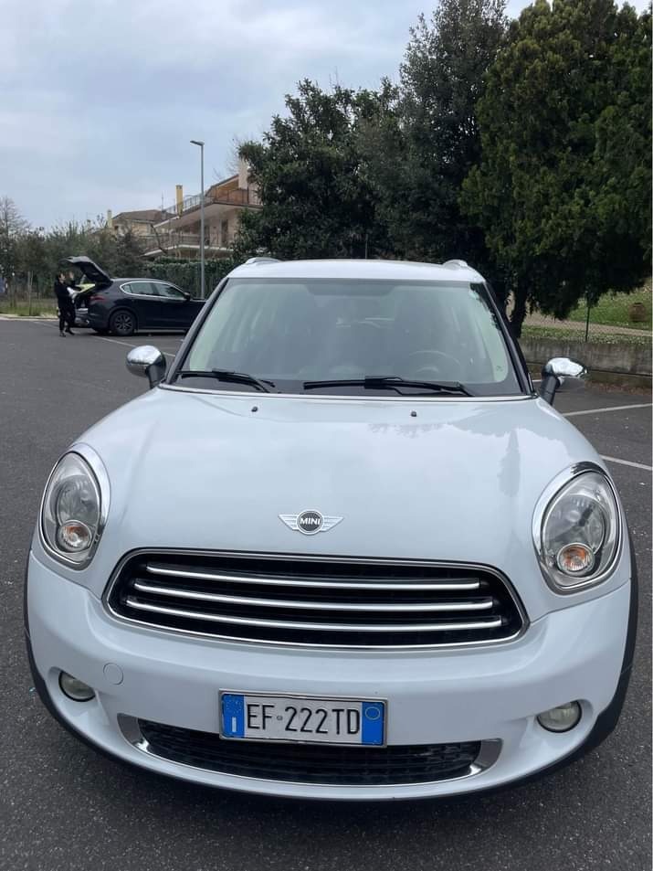 
								MINI Countryman One full									