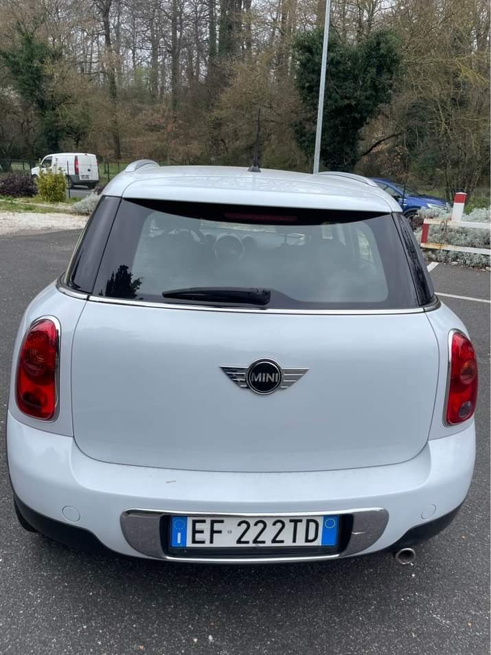 
								MINI Countryman One full									
