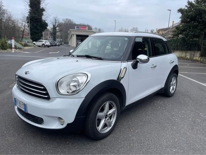 
								MINI Countryman One full									
