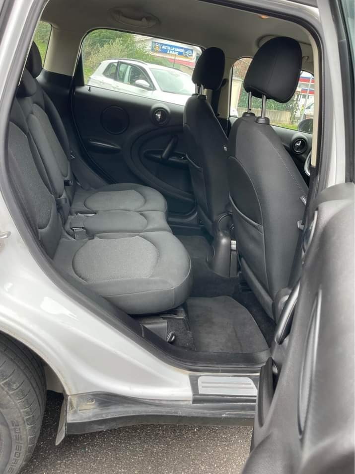 
								MINI Countryman One full									