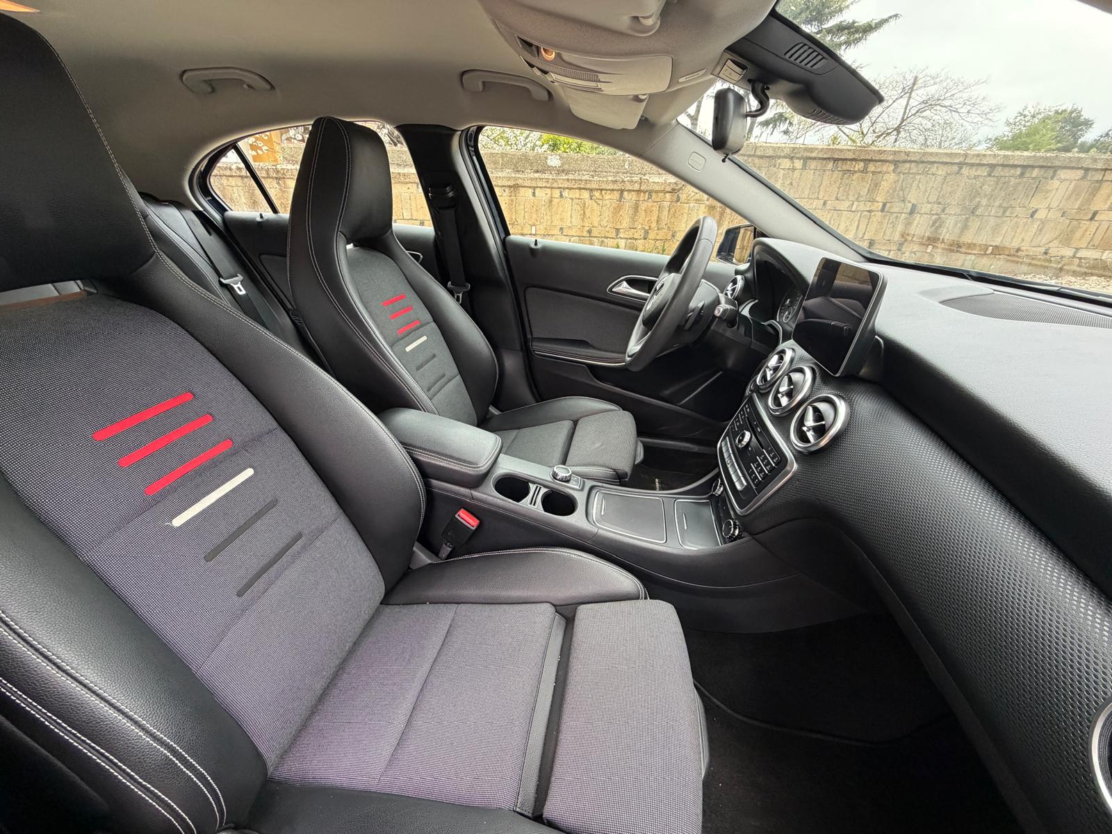 
								Mercedes-Benz A-Class 180 CDI full									