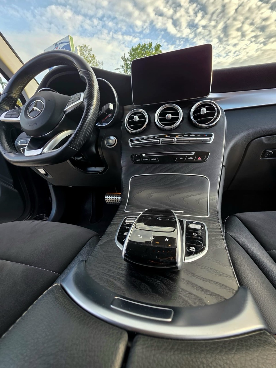 
								Mercedes-Benz GLC 250d 4MATIC Exclusive full									