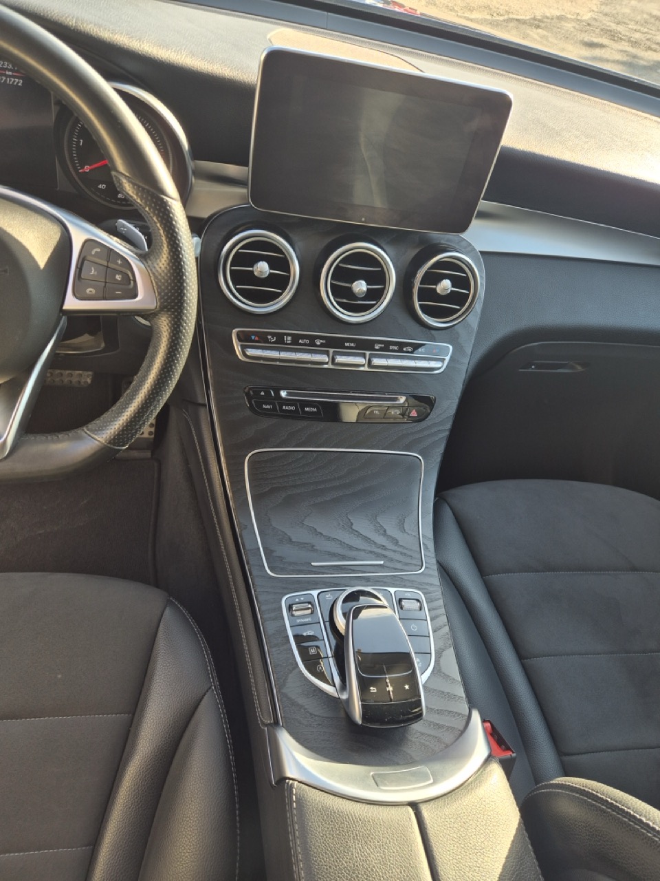
								Mercedes-Benz GLC 250d 4MATIC Exclusive full									