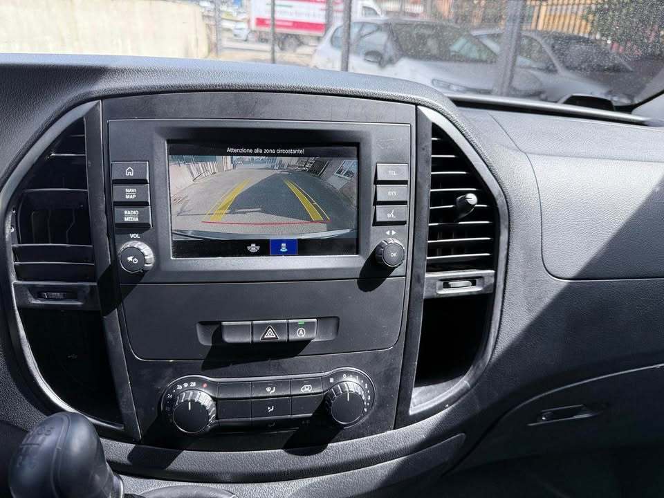 
								Mercedes-Benz Vito CDI full									