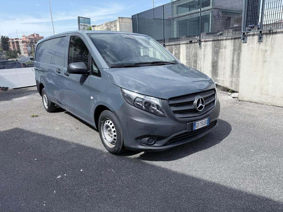 
								Mercedes-Benz Vito CDI full									