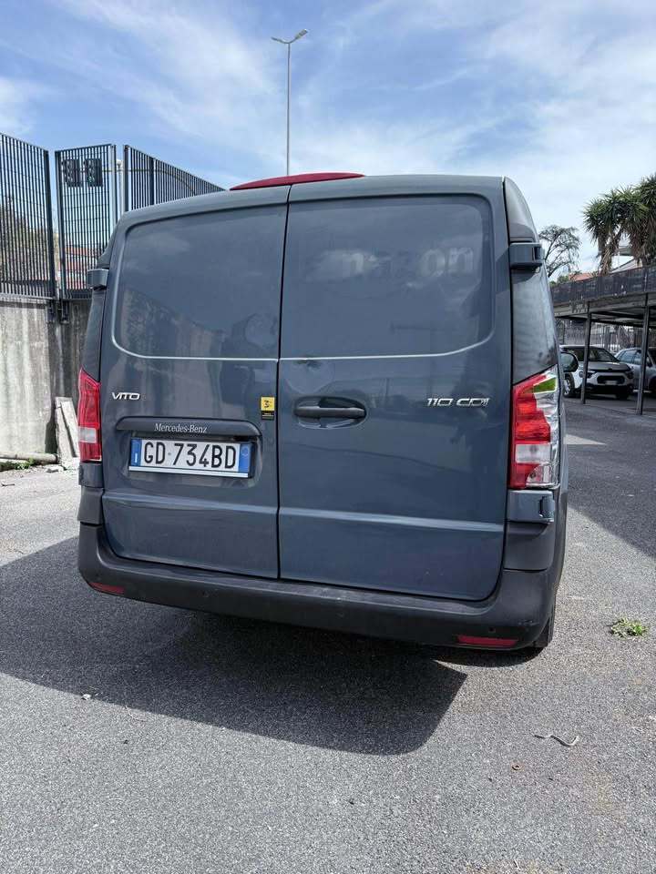 
								Mercedes-Benz Vito CDI full									