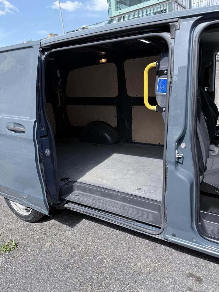 
								Mercedes-Benz Vito CDI full									