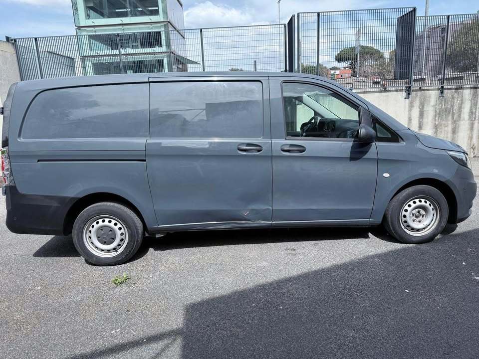 
								Mercedes-Benz Vito CDI full									