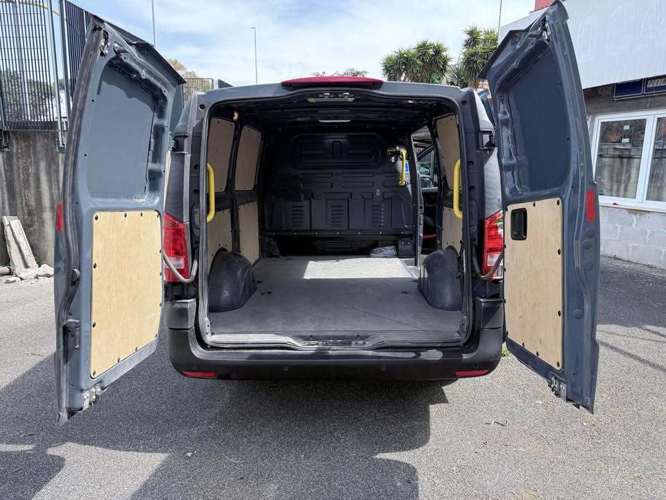 
								Mercedes-Benz Vito CDI full									