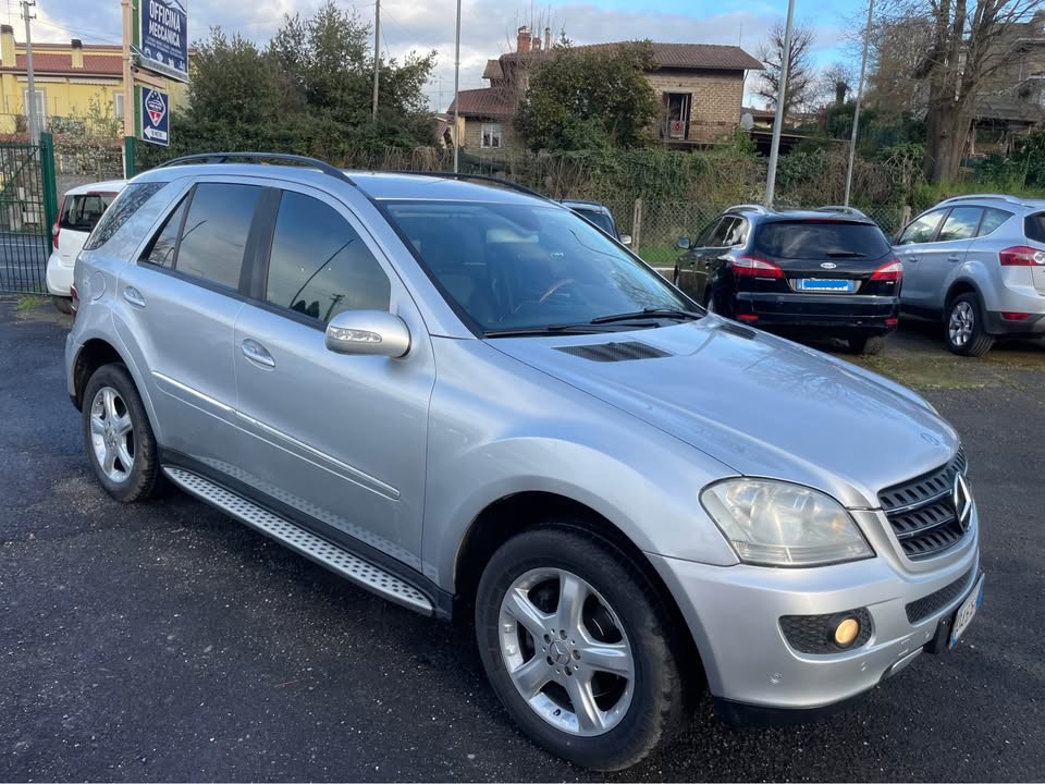 
								Mercedes ML 320 CDI Sport full									