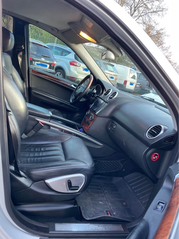 
								Mercedes ML 320 CDI Sport full									