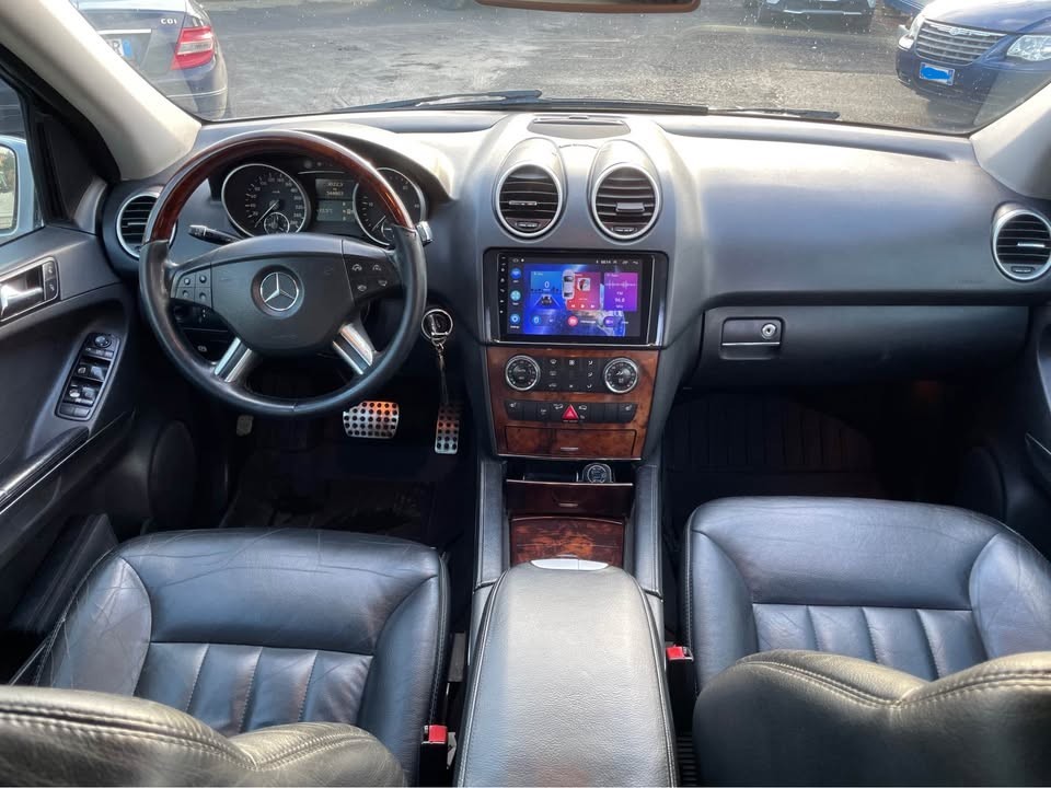 
								Mercedes ML 320 CDI Sport full									