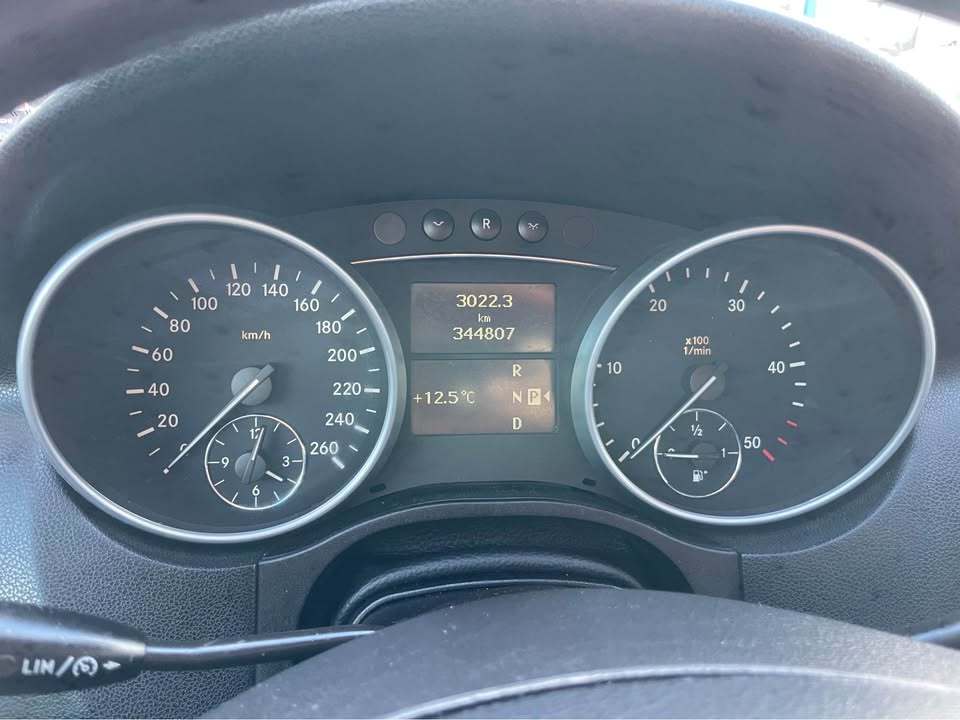 
								Mercedes ML 320 CDI Sport full									