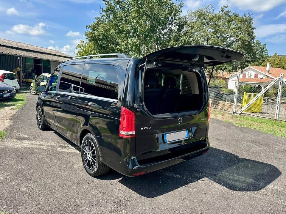 
								Mercedes V-Class 250 CDI full									