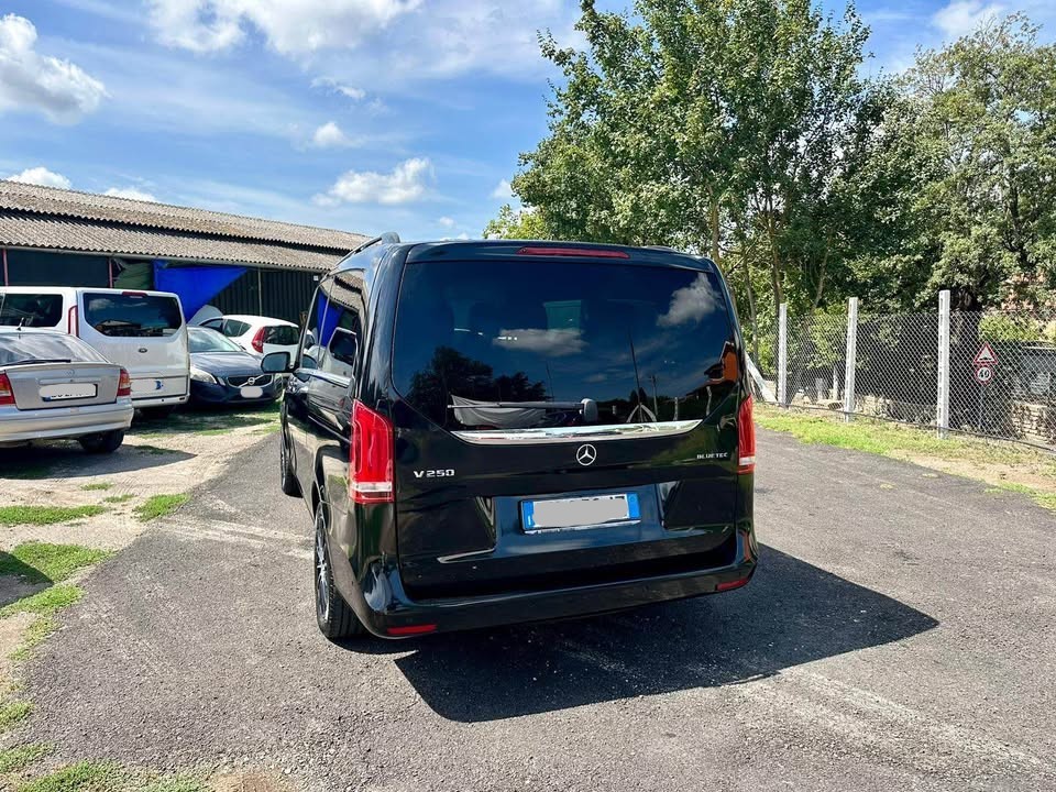 
								Mercedes V-Class 250 CDI full									