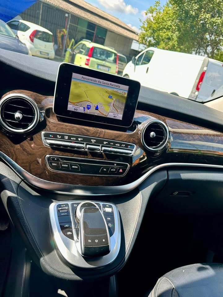 
								Mercedes V-Class 250 CDI full									