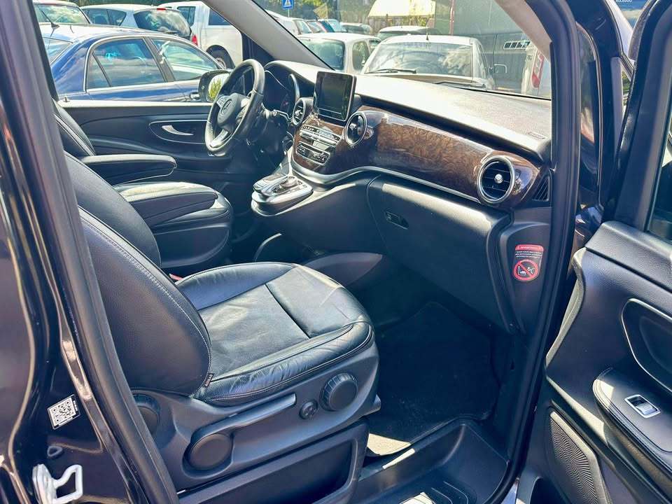 
								Mercedes V-Class 250 CDI full									