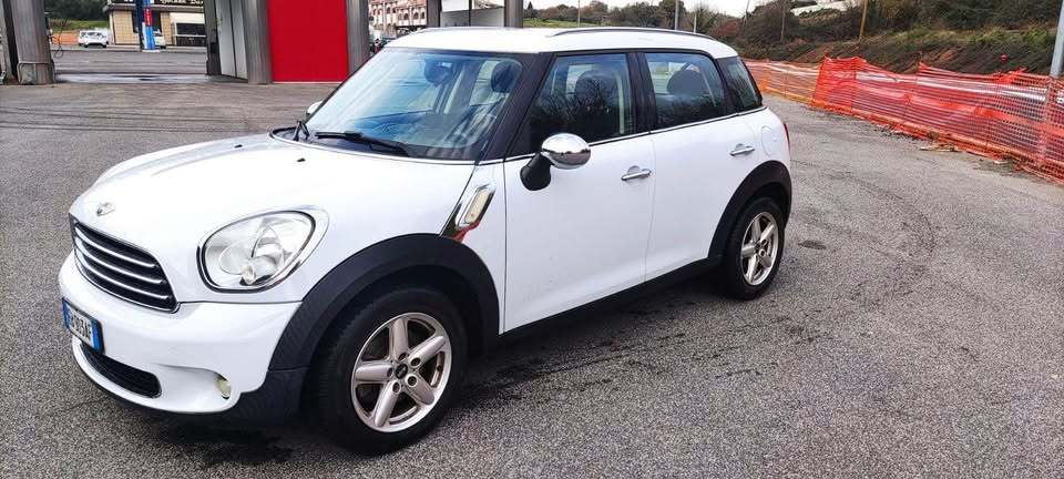 
								Mini Cooper Countryman 1.6 One D full									