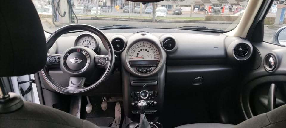 
								Mini Cooper Countryman 1.6 One D full									