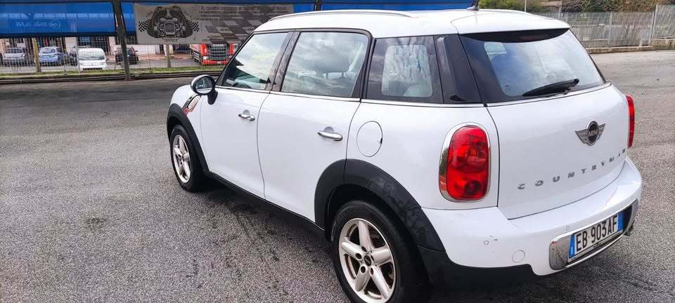 
								Mini Cooper Countryman 1.6 One D full									