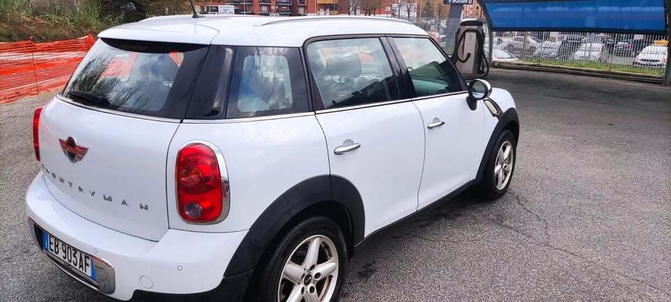 
								Mini Cooper Countryman 1.6 One D full									
