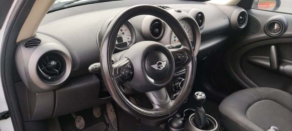 
								Mini Cooper Countryman 1.6 One D full									