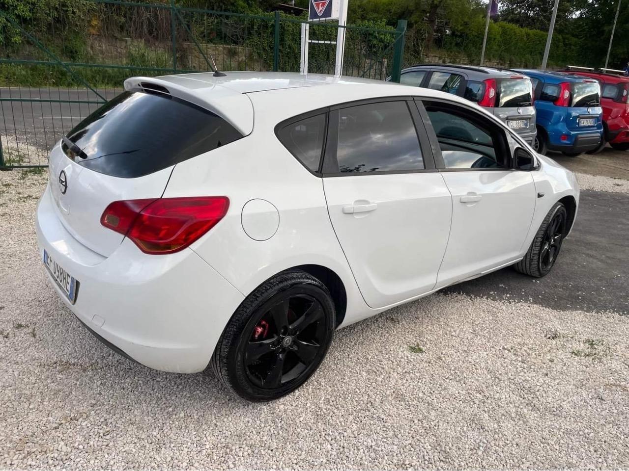 
								Opel Astra 1.3 CDTI 95CV Cosmo full									