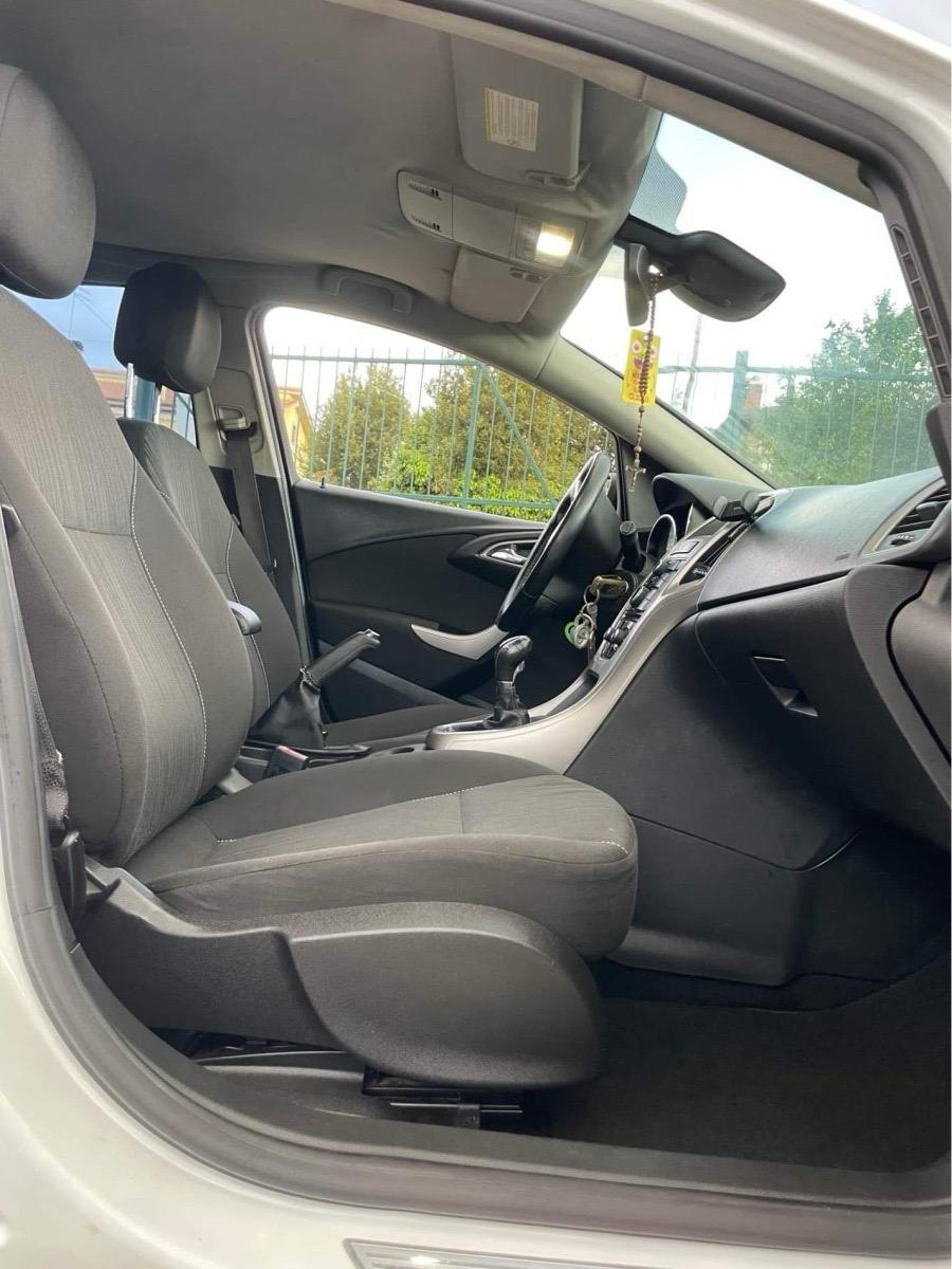 
								Opel Astra 1.3 CDTI 95CV Cosmo full									