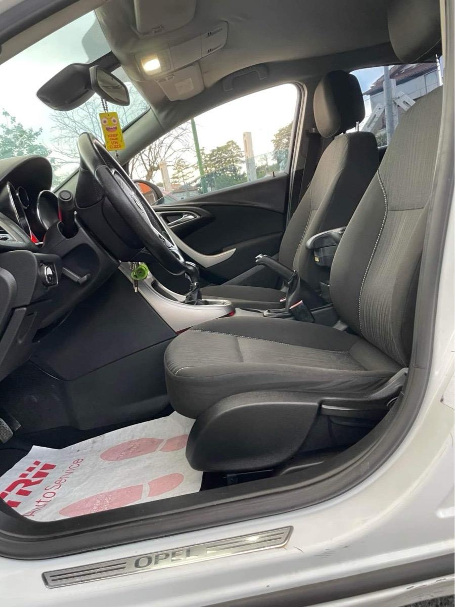 
								Opel Astra 1.3 CDTI 95CV Cosmo full									