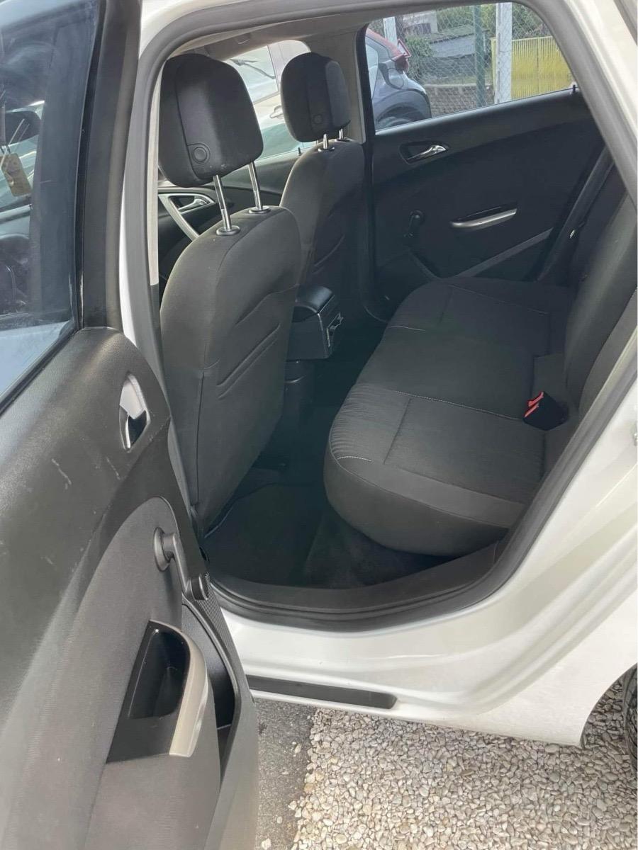 
								Opel Astra 1.3 CDTI 95CV Cosmo full									