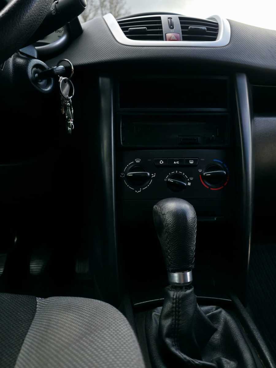 
								Peugeot 207 SW 1.6 HDi full									