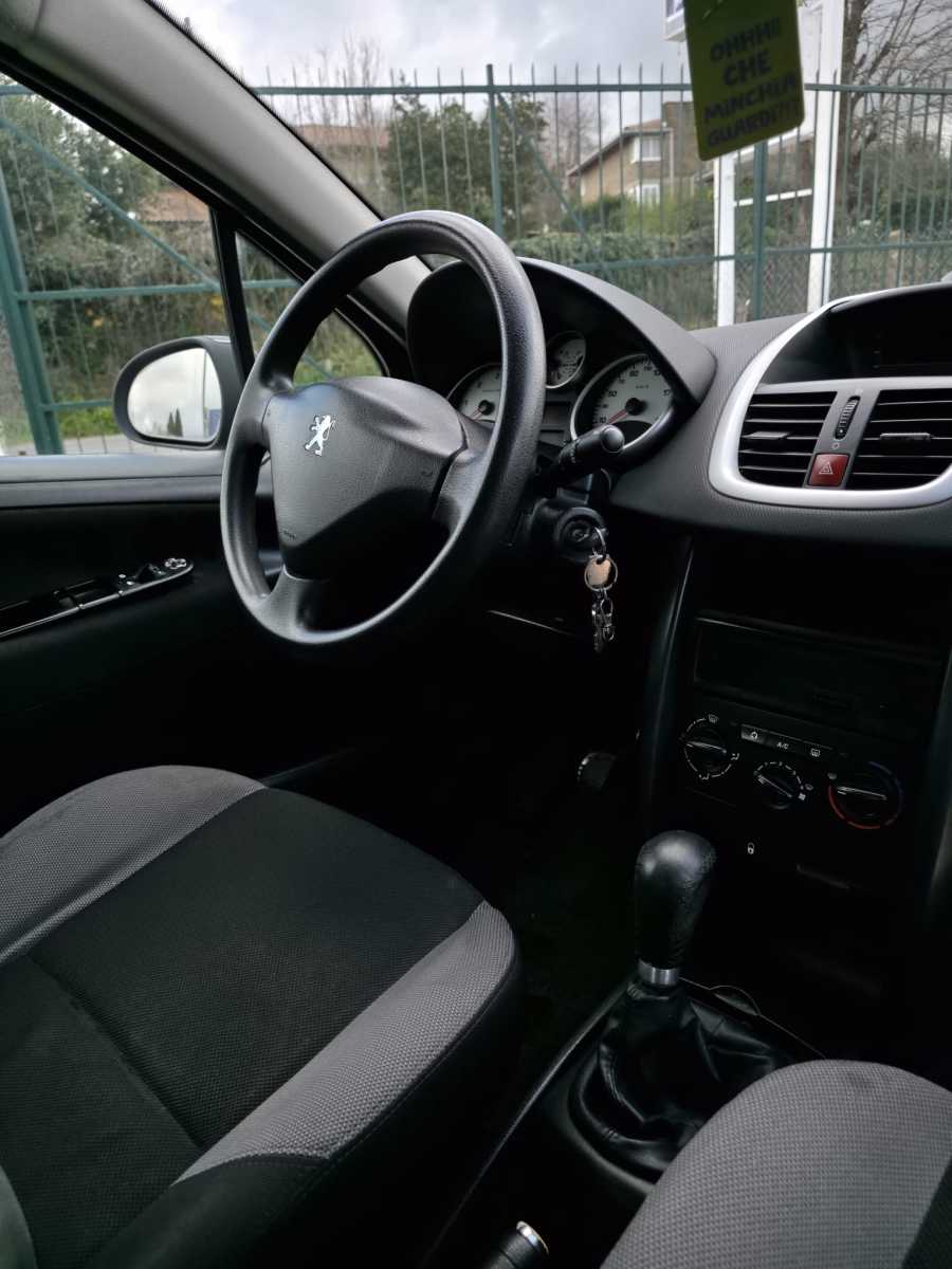 
								Peugeot 207 SW 1.6 HDi full									