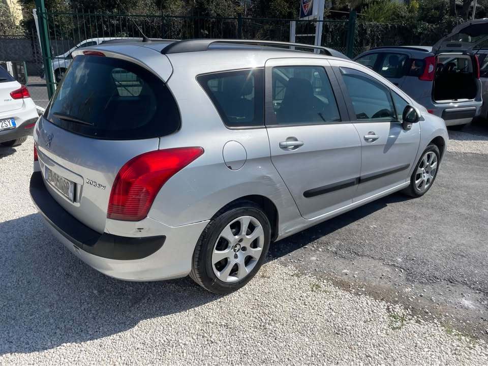 
								Peugeot 308 SW 1.6 HDi full									