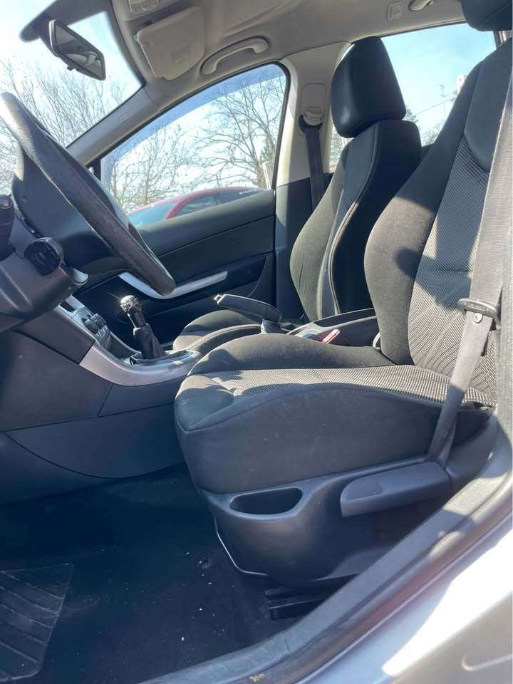 
								Peugeot 308 SW 1.6 HDi full									